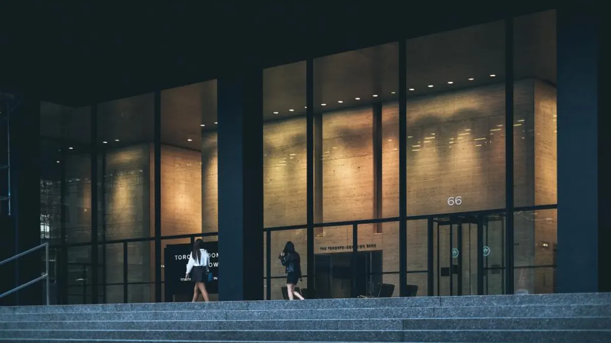 Amazon rút dự án HQ2 tại New York (2019): thỏa thuận cấp cao bỏ qua các bên liên quan địa phương