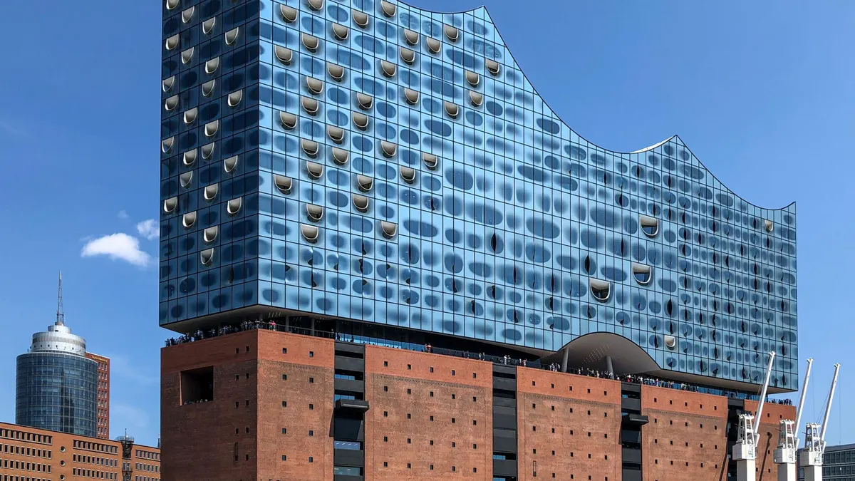 Elbphilharmonie Hamburg: từ 241 triệu lên 866 triệu euro và trễ bảy năm — khi hợp đồng đi trước thiết kế