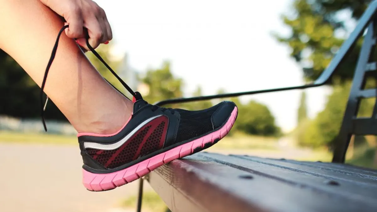 Nike và i2 (2000–2001): hệ thống hoạch định nhu cầu làm mất khoảng 100 triệu USD doanh số